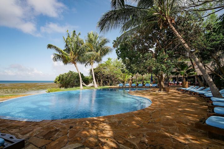 Hotel with Pool