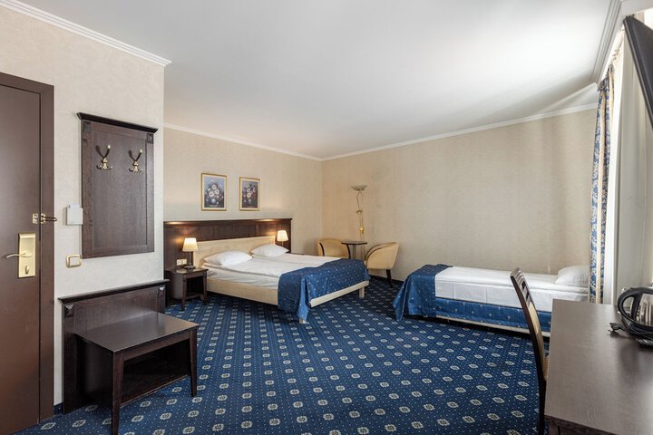 Room 17 of 48
