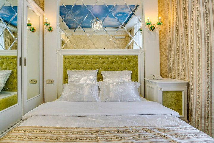 Room 6 of 24