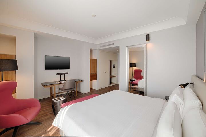 Room 18 of 131