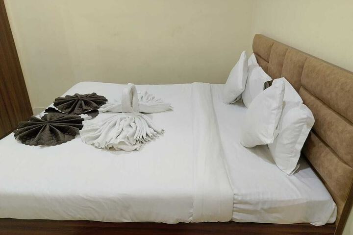 Room 5 of 37