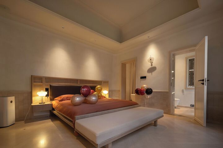 Room 20 of 85