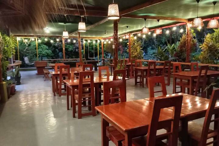 Dining 16 of 30