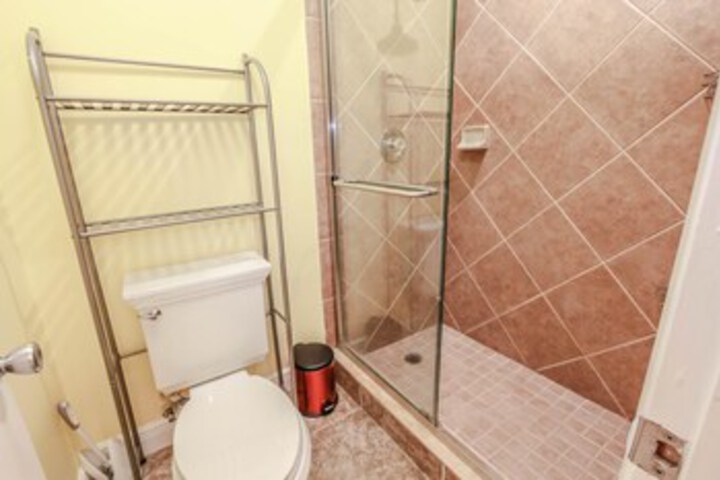 Room 4 of 80