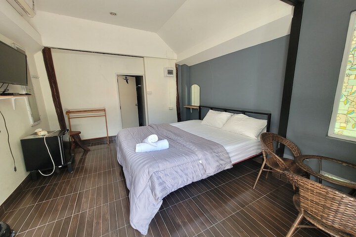 Room 4 of 48
