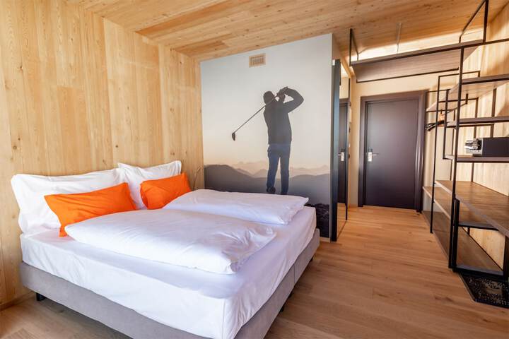 Room 7 of 27