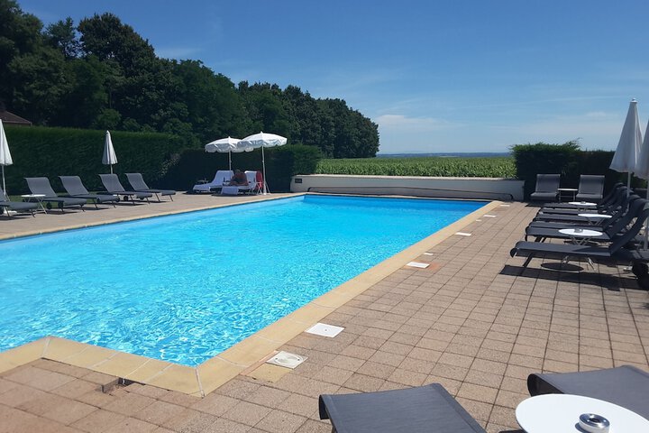 Hotel with Pool
