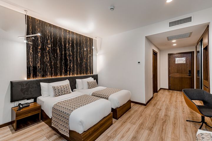 Room 32 of 85