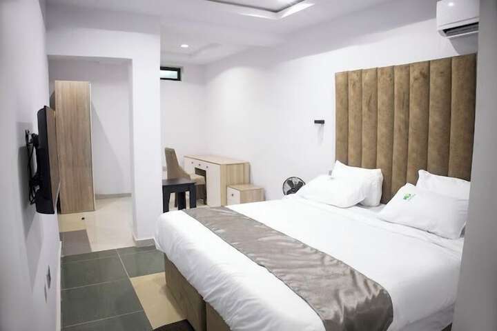 Room 11 of 42
