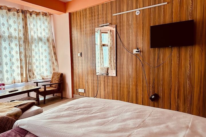 Room 11 of 27