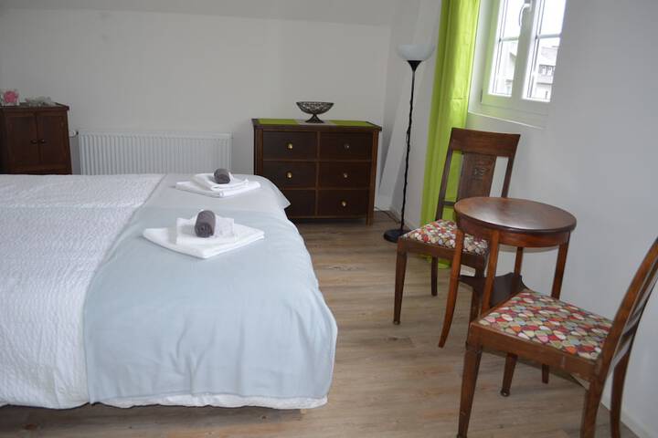 Room 9 of 25