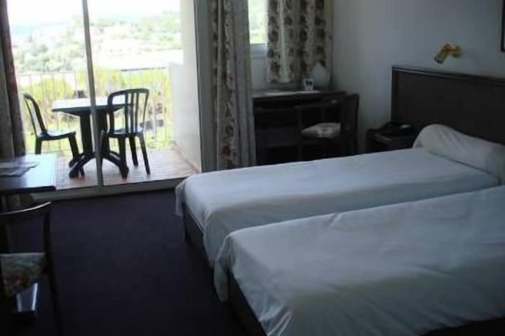 Room 8 of 19