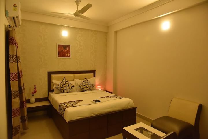 Room 8 of 33