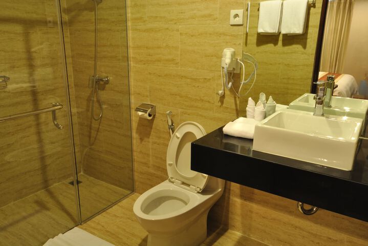 Room 16 of 32
