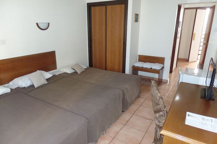 Room 5 of 64