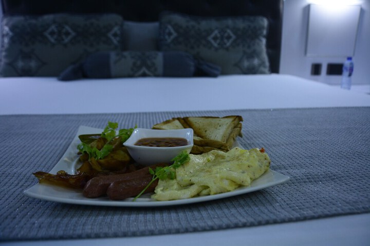 Dining 37 of 71