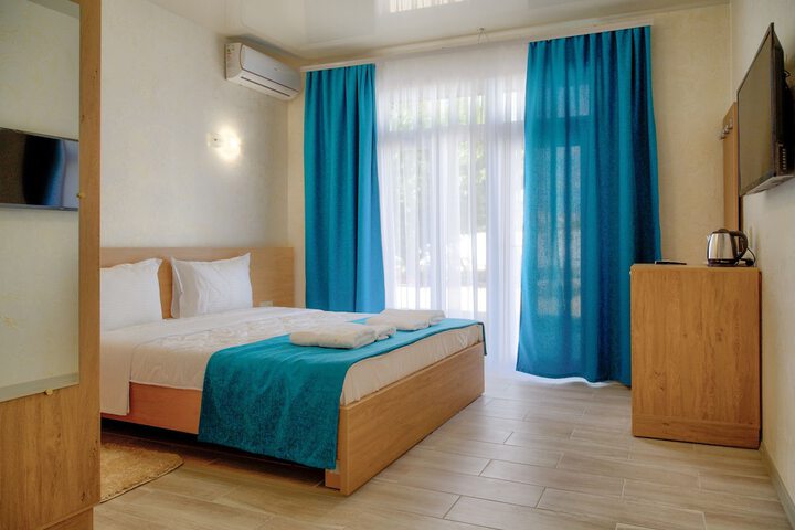 Room 4 of 28