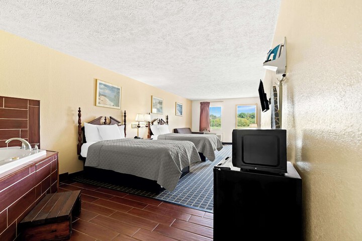 Room 6 of 27