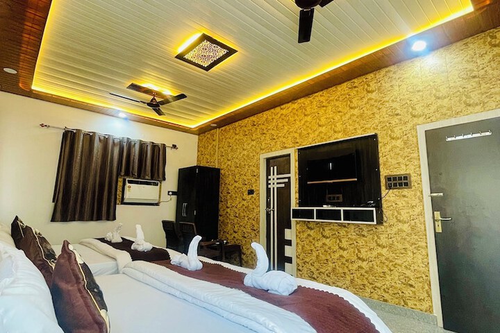 Room 13 of 44