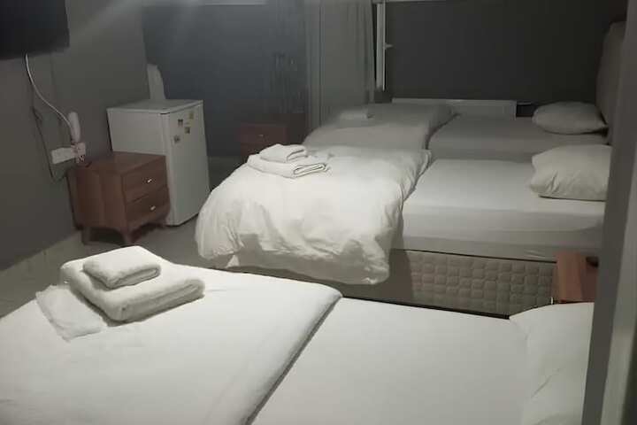 Room 5 of 11