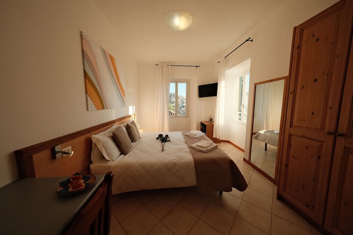 Room 4 of 81