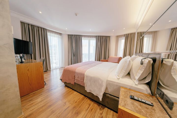 Room 8 of 25