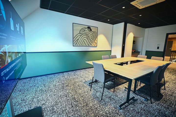 Business Center 75 of 88
