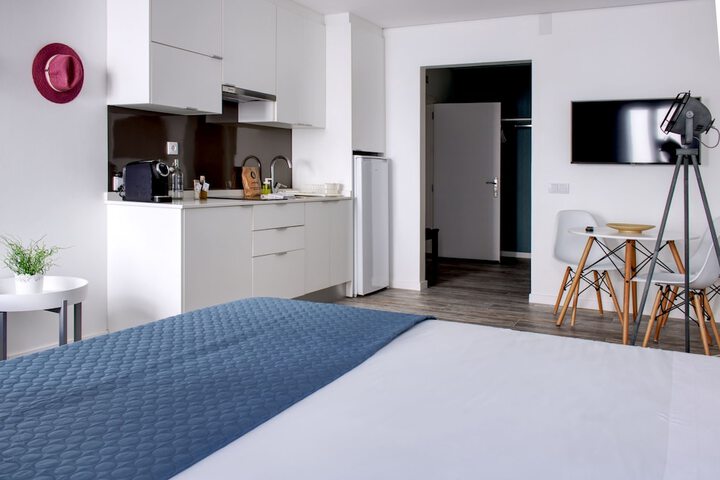 Room 8 of 28