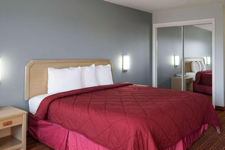 1 King Bed (12 of 13)