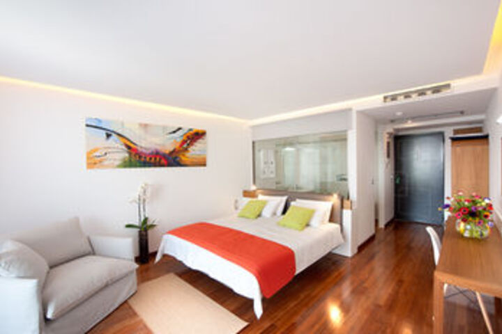 Room 26 of 68