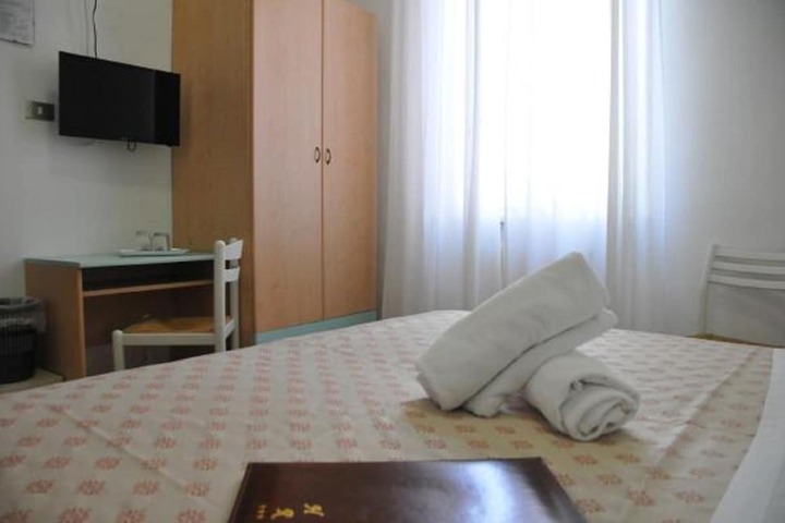 Room 9 of 61