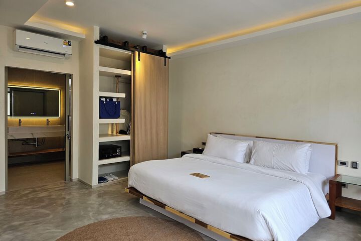 Room 28 of 207