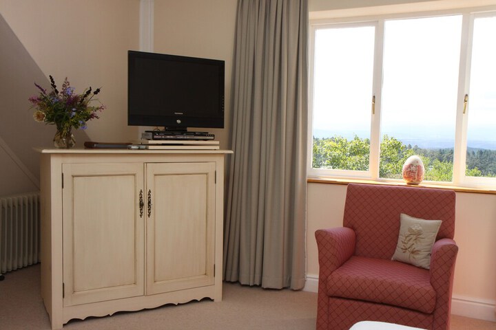 Room 4 of 66