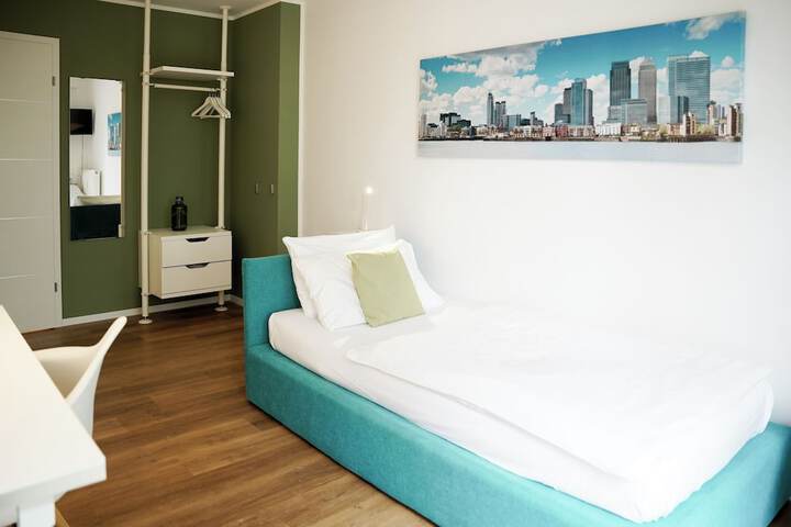 Room 35 of 76