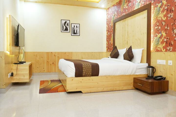 Room 9 of 28