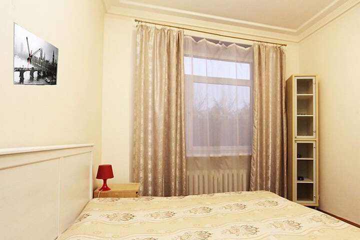 Room 5 of 18