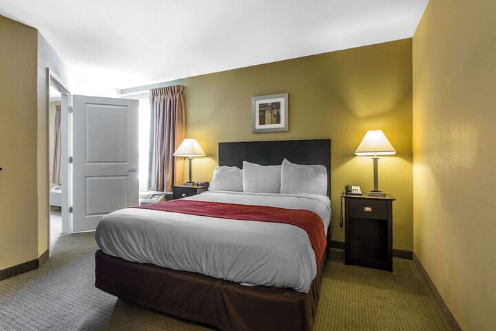 Room 33 of 71