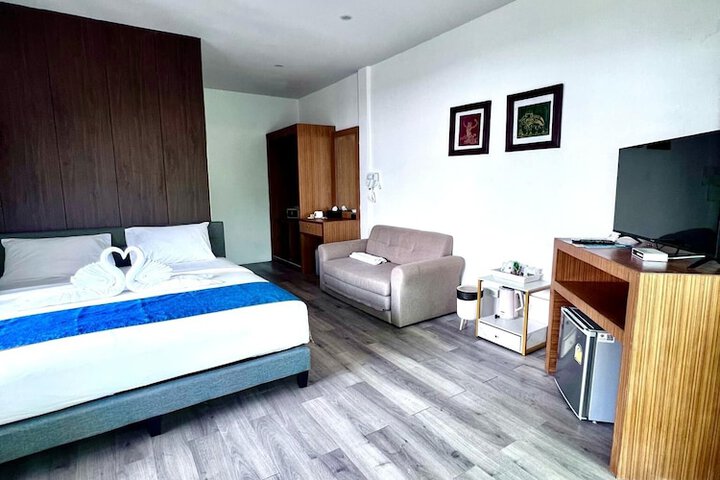 Room 32 of 293