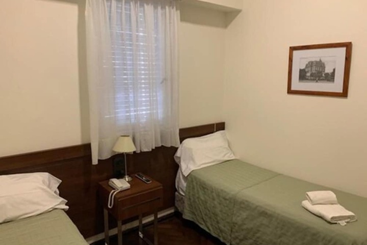 Room 4 of 90