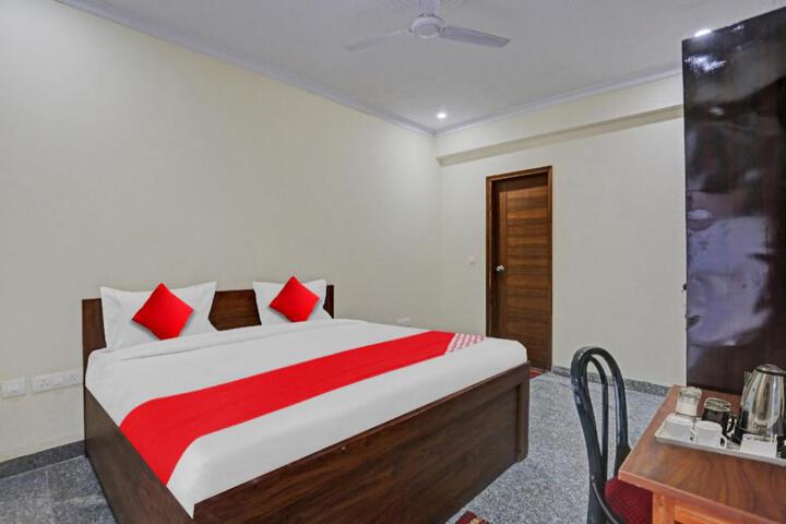 Hotel O Unicorn Rooms Near Omaxe Celebration Mall