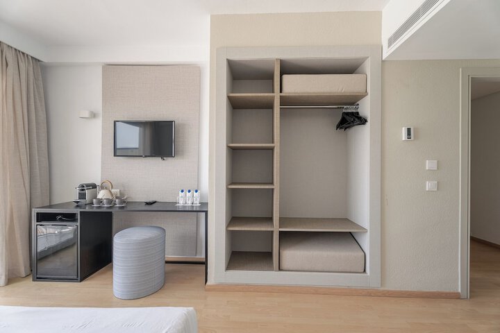 Room 25 of 146