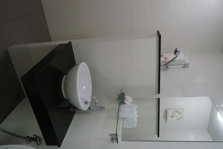 Room 16 of 48