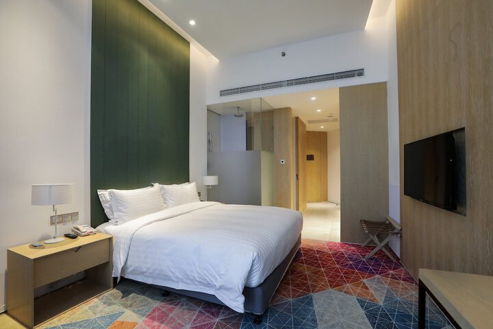 Room 27 of 60