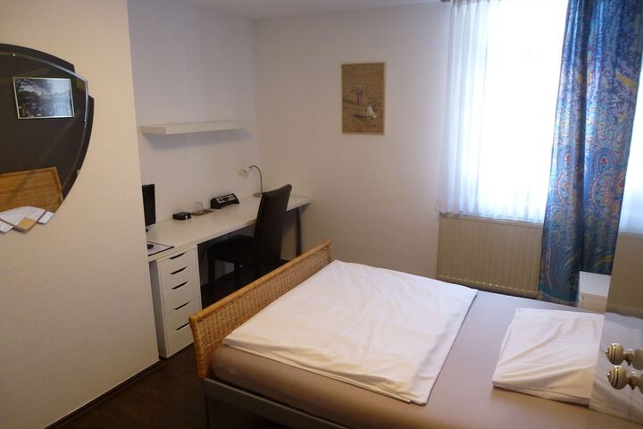 Room 6 of 38
