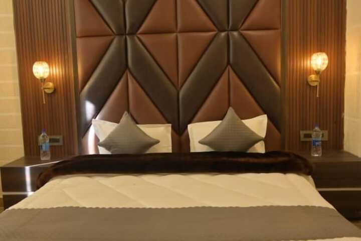 Room 13 of 19
