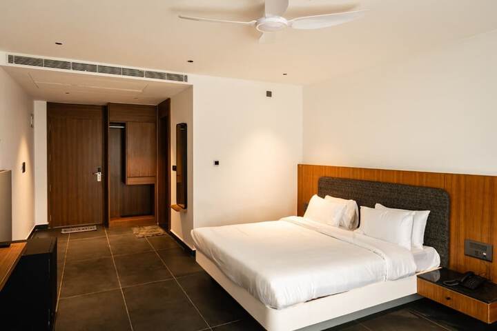 Room 2 of 8