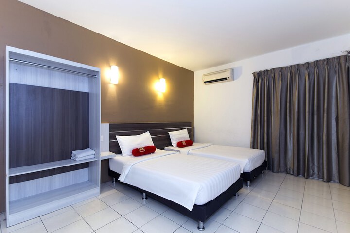 Room 12 of 32