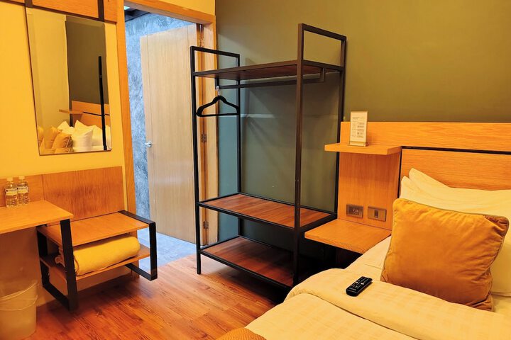 Room 4 of 66