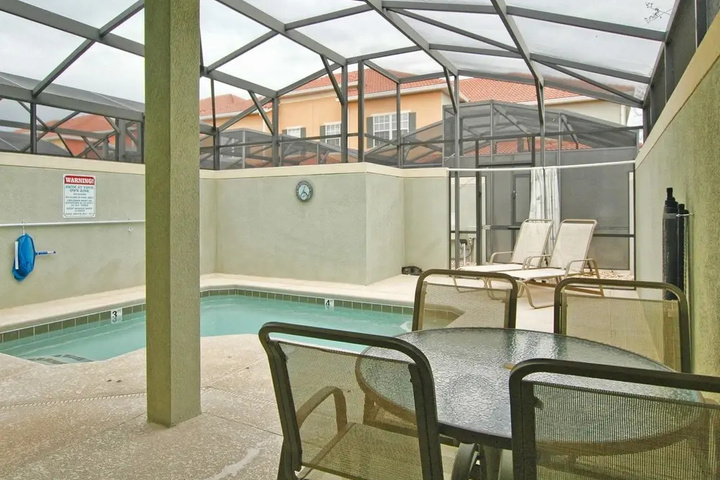 Pool 10 of 22