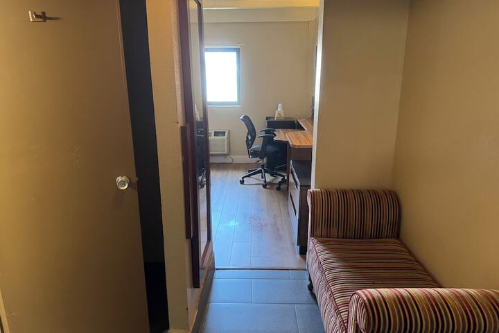 Room 13 of 37